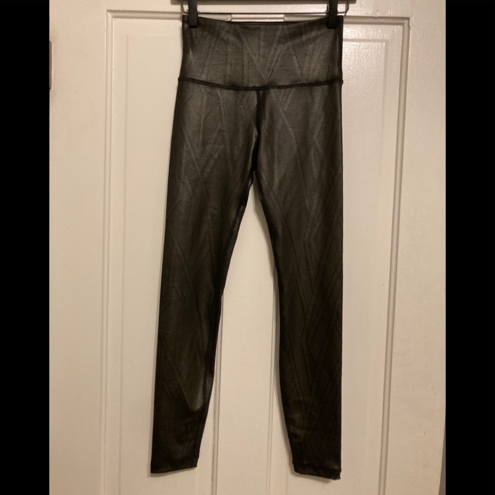 Vimmia Pure Barre Glenview Sheath Core Leggings Size XS Blacked Coated Printed